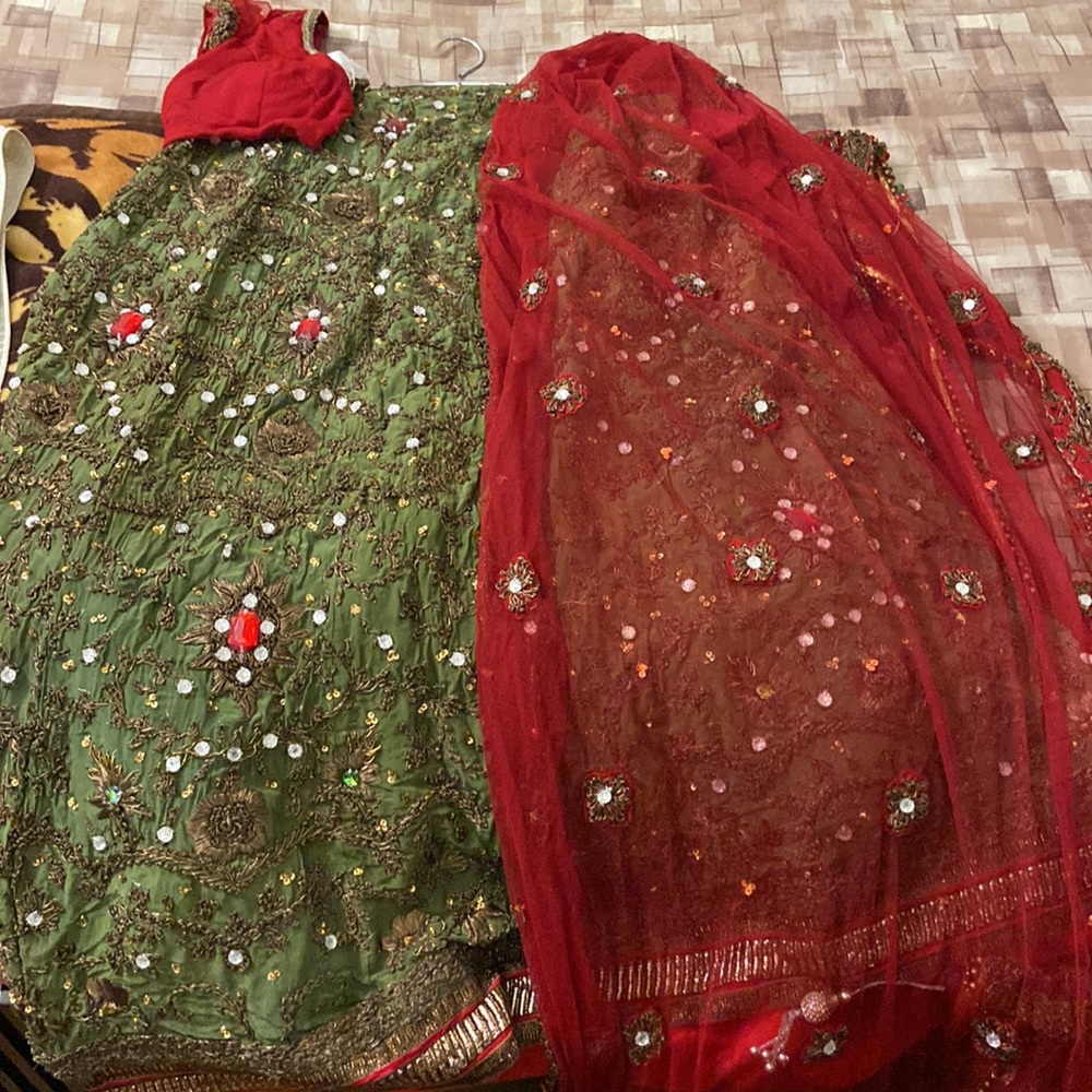 Beautiful red green lehnga set - Picture 3 of 4